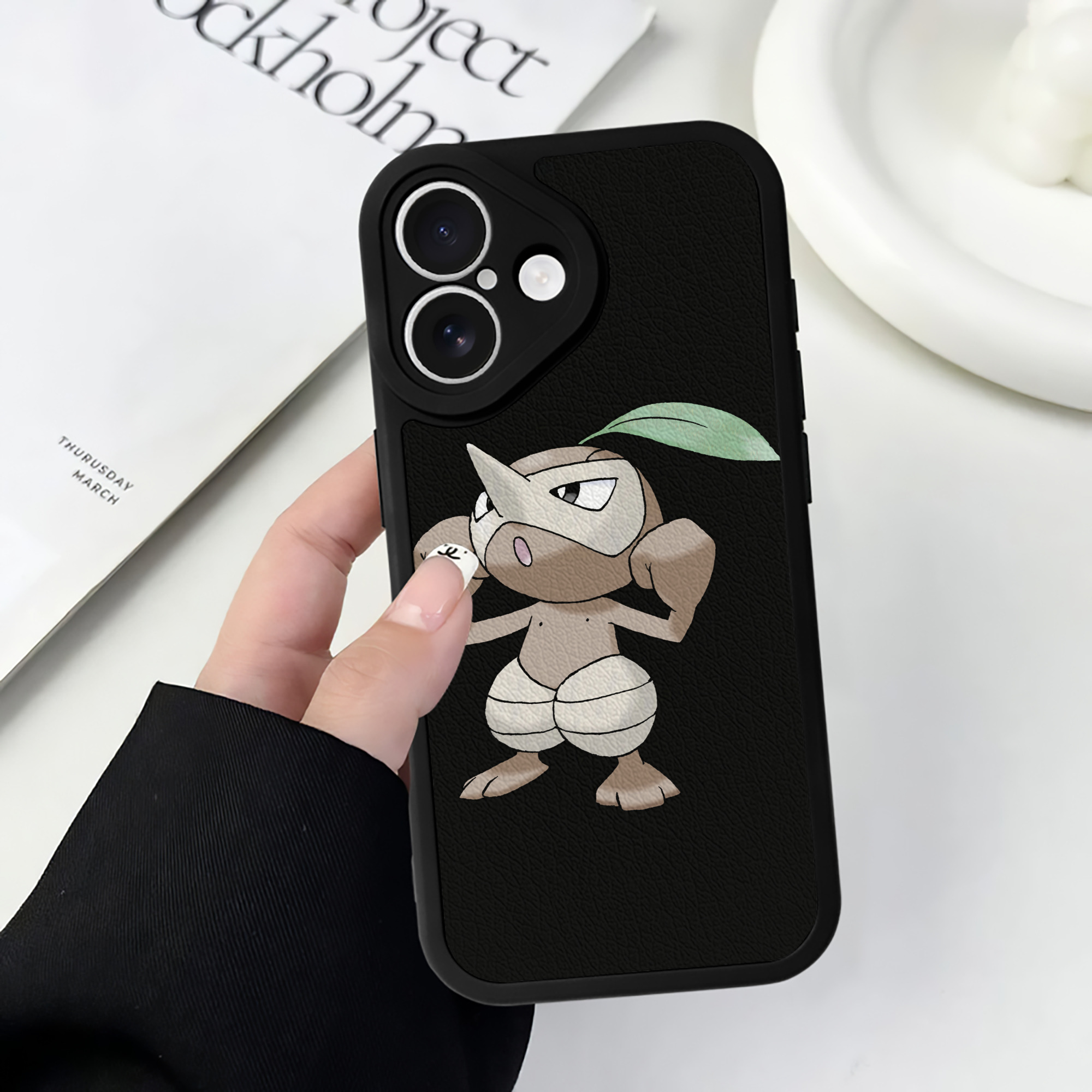 （画像用） ポケットモンスター Pokémon 【iPhone 16シリーズ対応】シリコンスマホケース（レザー調） 材質：シリコン